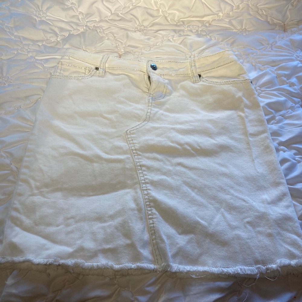 High-waisted white Xhilaration skirt